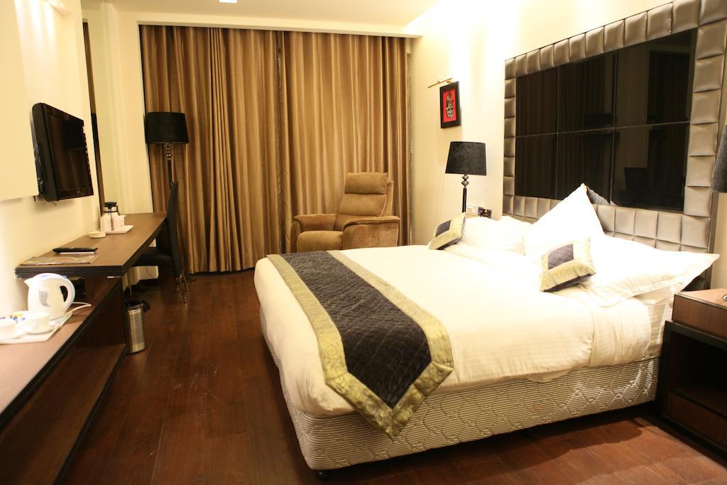Krome - A - Boutique Hotel Meerut Habitación foto