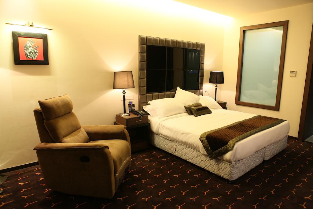 Krome - A - Boutique Hotel Meerut Exterior foto